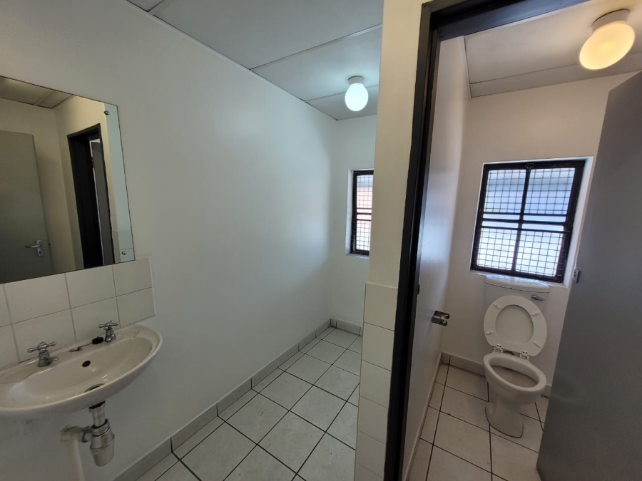 To Let Commercial Property for Rent in Paarden Eiland Western Cape